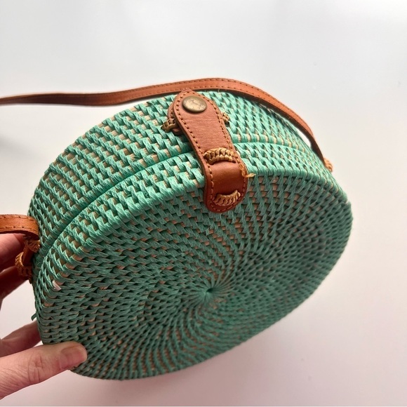 POPPY & SAGE Camilla Woven Rattan Circle Crossbody - Picture 3 of 8